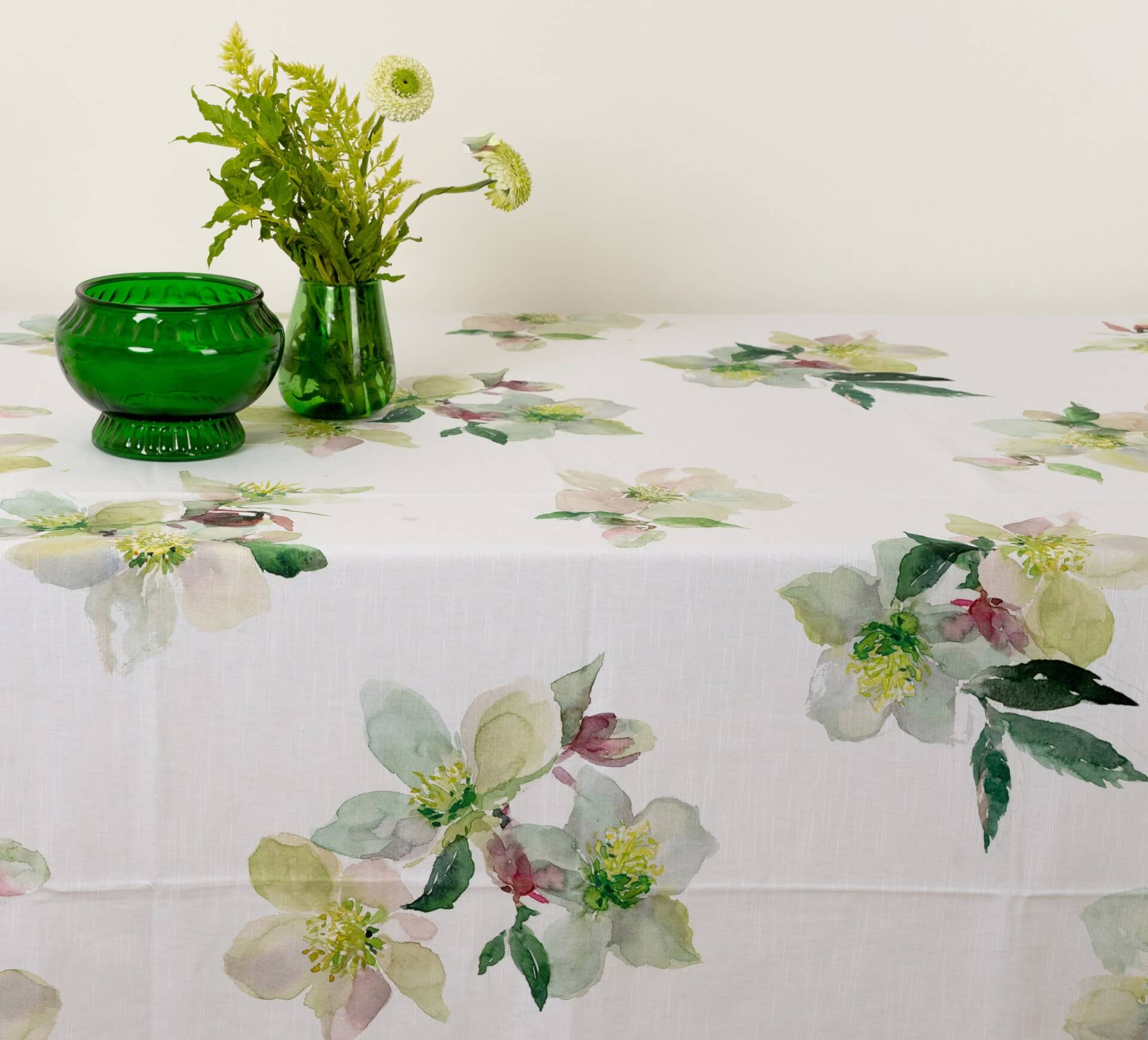Soft Magnolia table cloth