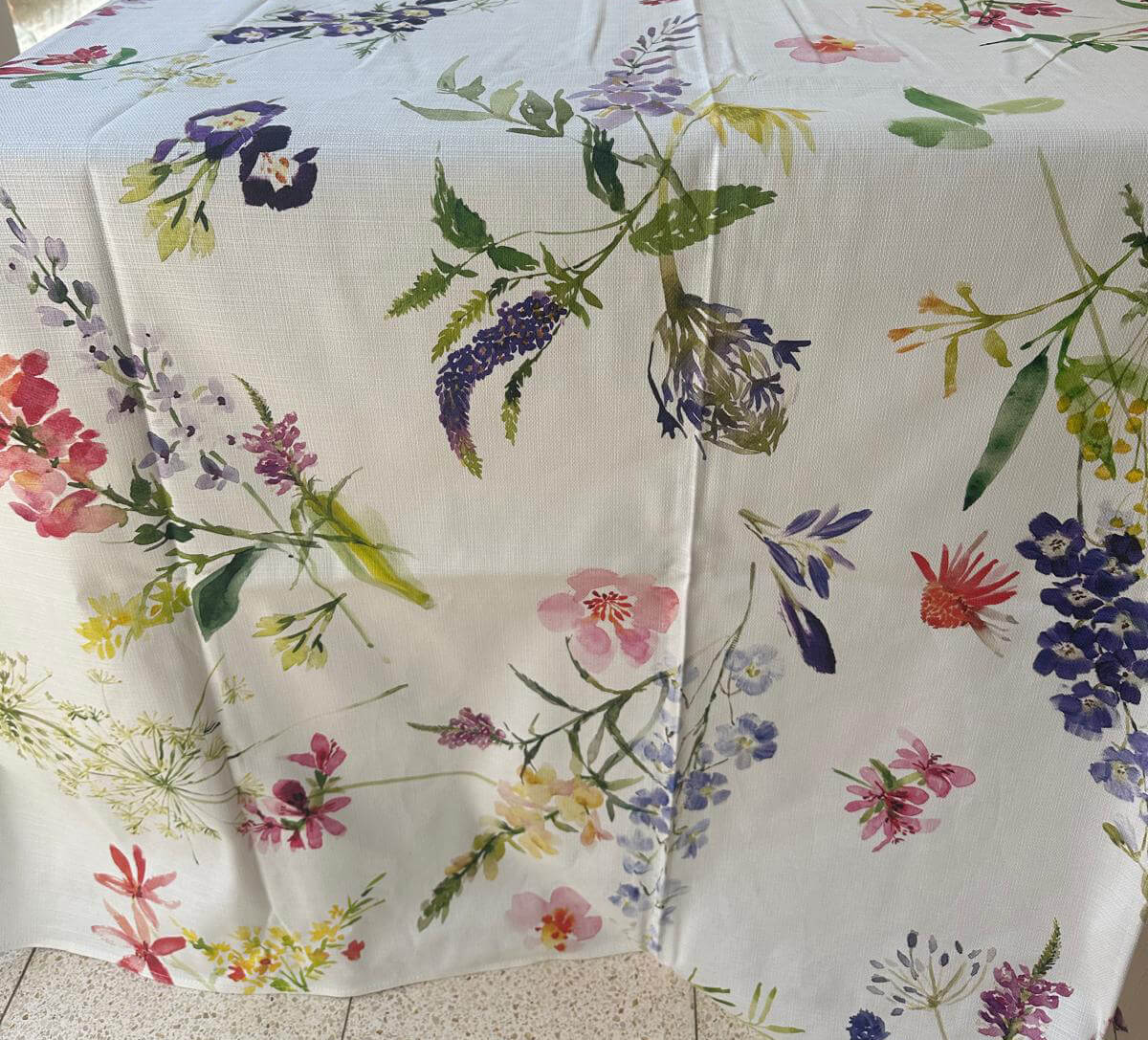 Petal Field table cloth